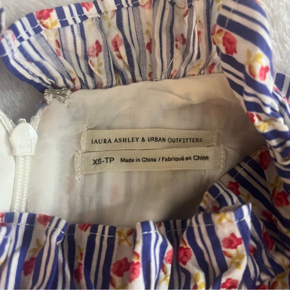 Laura Ashley x Urban Outfitters Floral Mock Neck Smocked Ruffle Mini Dress Sz XS - Picture 13 of 16